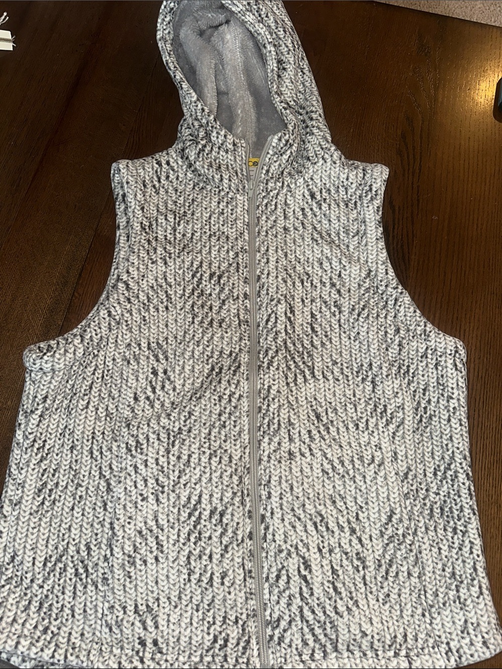 Becco women’s Marled Gray & White Zip-Up Hooded Vest size medium like new!